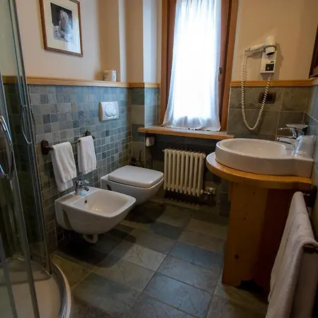 Laghetto Alpine & Restaurant Hotel 3*