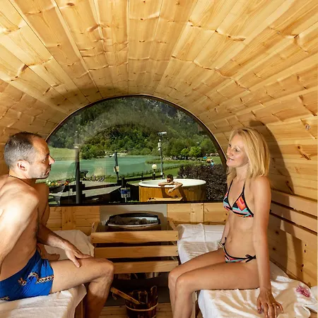 Laghetto Alpine & Restaurant 3* ברוסון