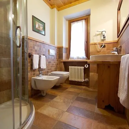 Hotell Laghetto Alpine & Restaurant Brusson