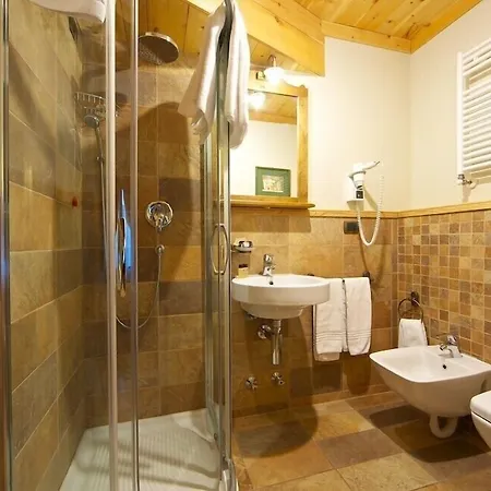 Laghetto Alpine & Restaurant Hotell 3*