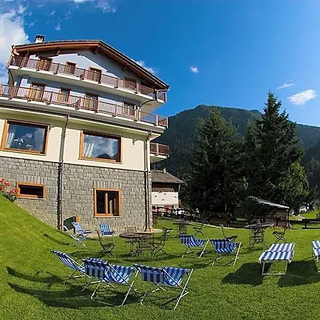 Laghetto Alpine & Restaurant 3* Brusson