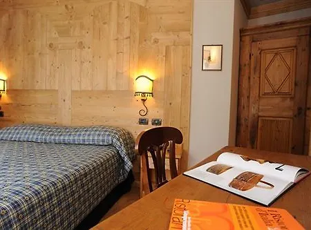 Laghetto Alpine & Restaurant بروسون