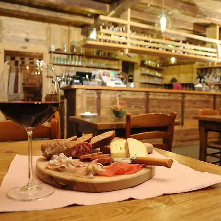 Laghetto Alpine & Restaurant Brusson