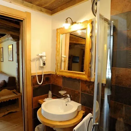 Laghetto Alpine & Restaurant Brusson