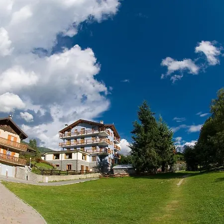 Hotel Laghetto Alpine & Restaurant Brusson