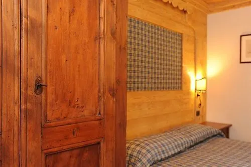 Laghetto Alpine & Restaurant Brusson